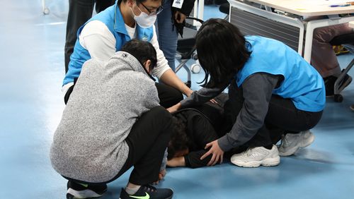 한국 서울의 사회 서비스 센터에서 실종자 가족.