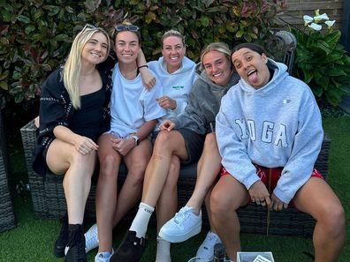 Mackenzie Arnold with Kristy Mewis (left), Alanna Kennedy (centre), Kirsty Smith (second right) and Sam Kerr (right). 