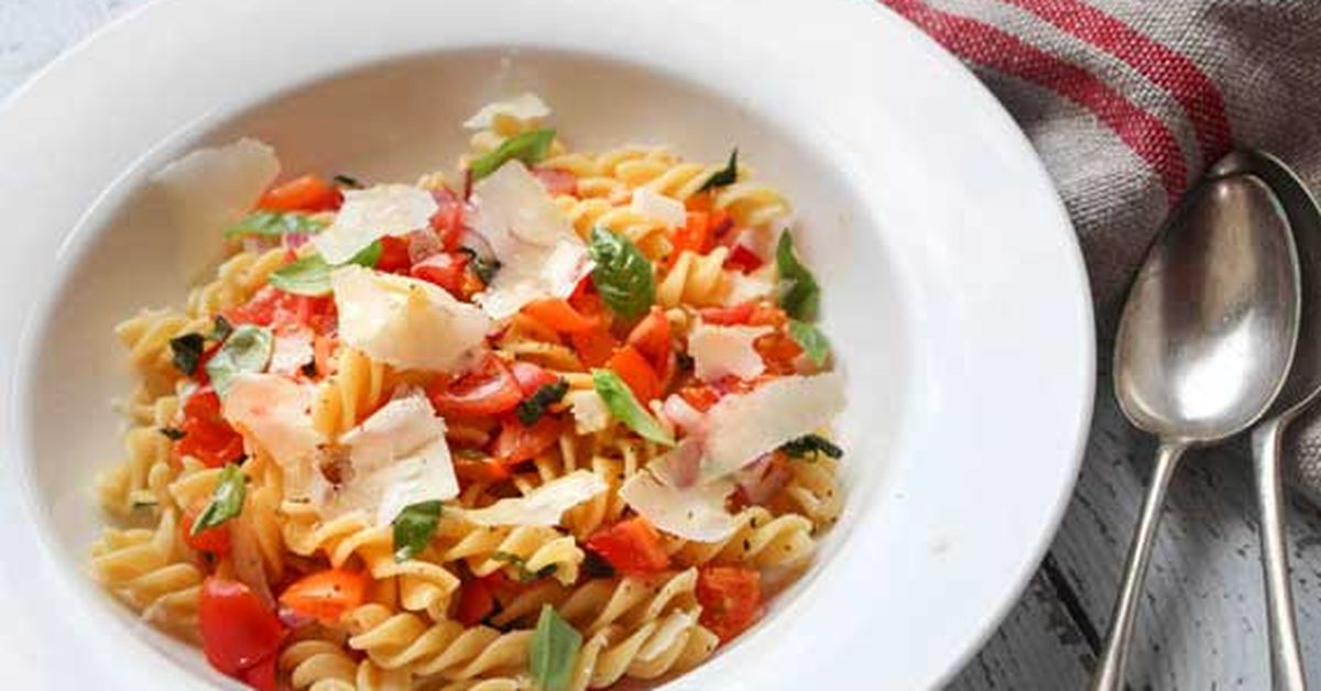 Liliana Battle's fusilli with no-cook fresh tomato sauce - 9Kitchen