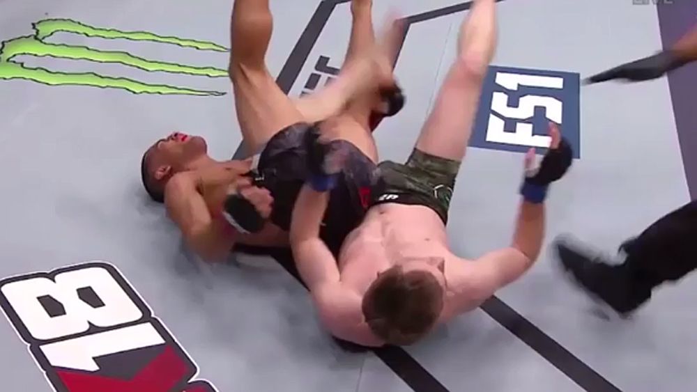 UFC fighter Brett Johns completes rare calf slicer submission