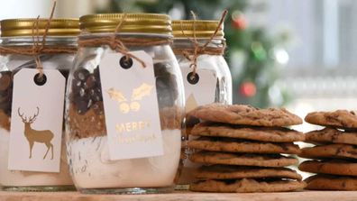 The no-bake cookie jar gift hack