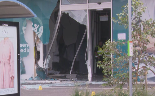 Car crashes into medical centre Niddrie