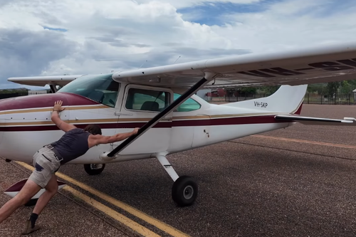 T﻿om Forrest vive nella piccola città di Wyndham nella regione del Kimberly nell'Australia occidentale. 
