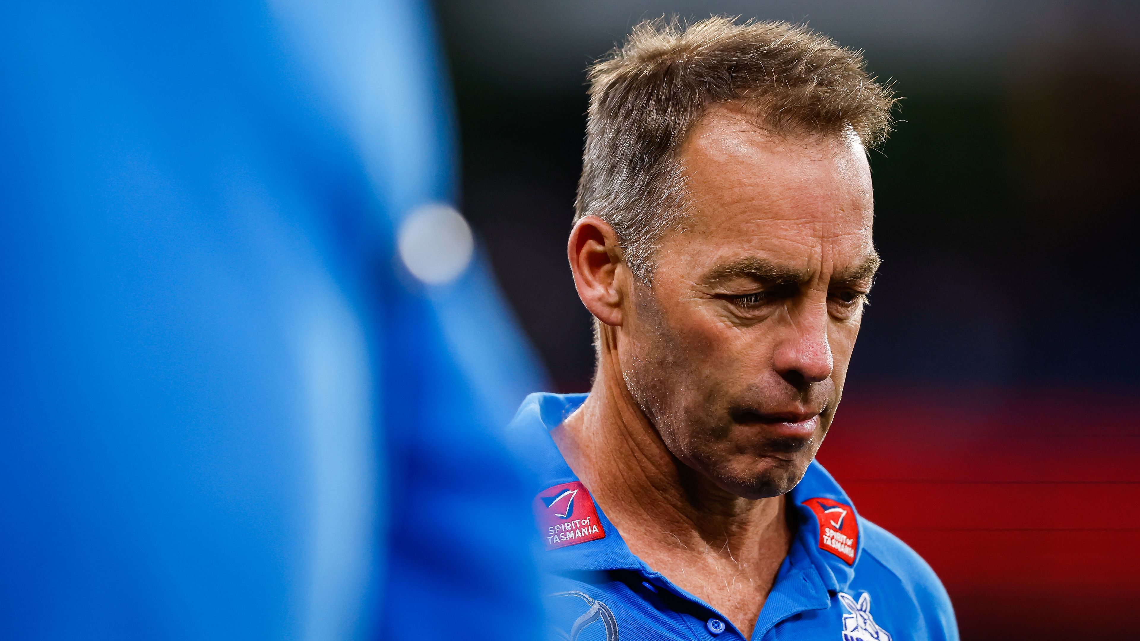 'Nothing to be gained': North Melbourne great David King urges Alastair Clarkson to remain on the sidelines until 2024