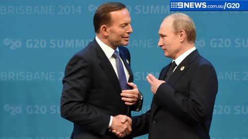 Tony Abbott welcomes Russian president Vladimir Putin. (AAP)