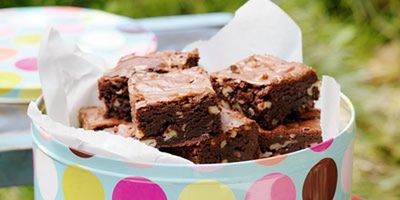 <a href="http://kitchen.nine.com.au/2016/05/17/11/54/bestever-brownies" target="_top">Best-ever choc chip and walnut brownies</a>