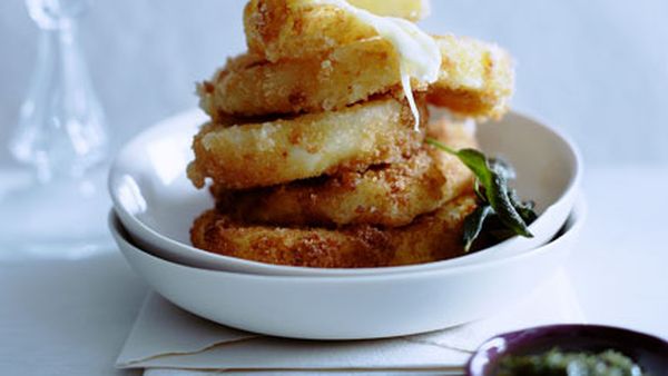 Fried mozzarella with anchovy, caper and parsley sauce