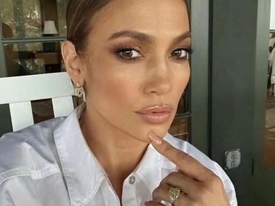 Jennifer Lopez with her engagement ring from Ben Affleck