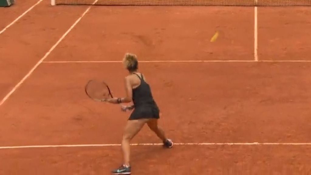 Tennis prodigy who 'disappeared' Leolia Jeanjean scores upset over Karolina Pliskova to advance at Roland-Garros