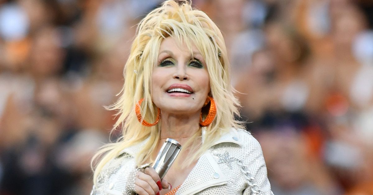 Dolly Parton's sister sparks concern asking for 'prayers' for iconic musician