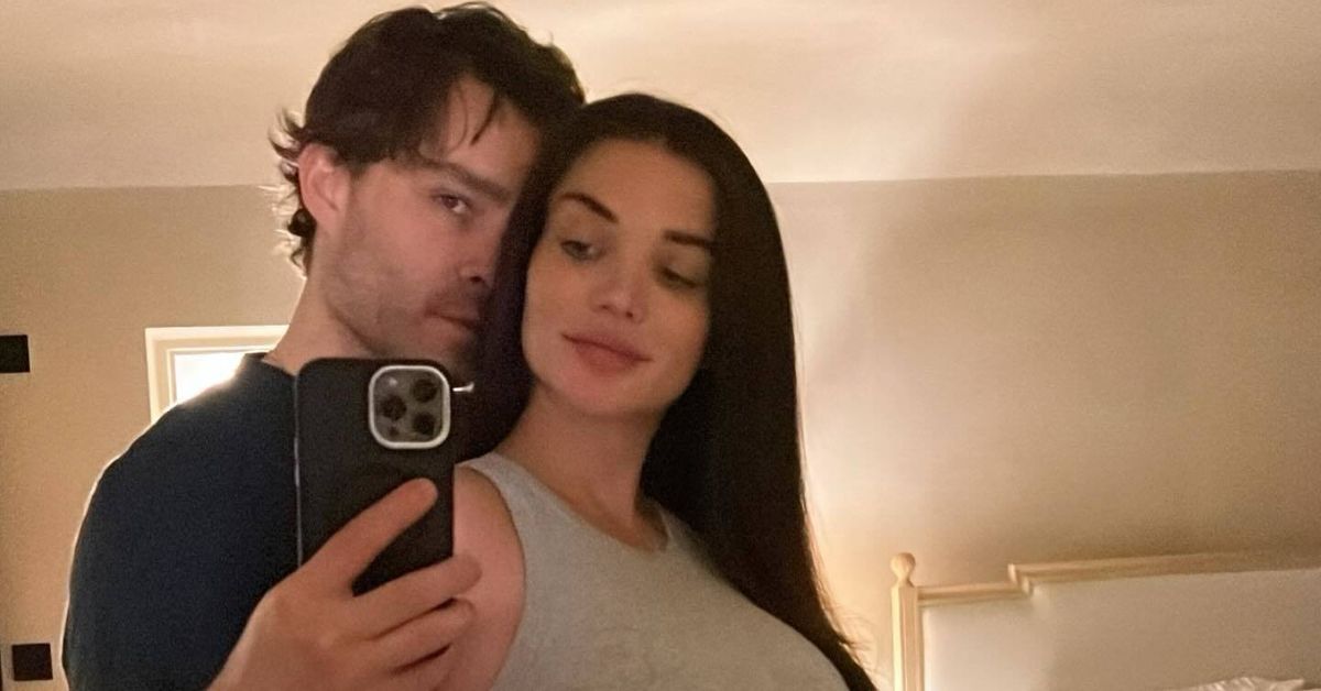 Ed Westwick dan istri Amy Jackson menyambut anak pertama mereka dan mengumumkan namanya