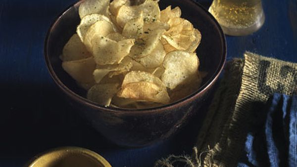 Potato crisps with chilli and coriander salt