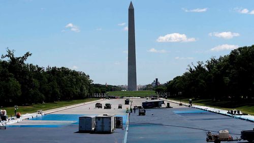 La piscina riflettente del Lincoln Memorial sarà ridipinta di blu.