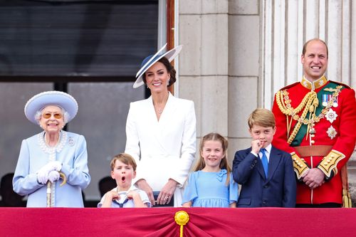 (L-R)  Queen Elizabeth II, Prince Louis of Cambridge, Catherine, Duchess of Cambridge, Princess Charlotte of Cambridge, Prince George of Cambridge and Prince William, Duke of Cambridge watch the RAF flypast on the balcony of Buckingham Palace during the Trooping the Colour parade on June 02, 2022 in London, England. The Platinum Jubilee of Elizabeth II is being celebrated from June 2 to June 5, 2022, in the UK and Commonwealth to mark the 70th anniversary of the acces
