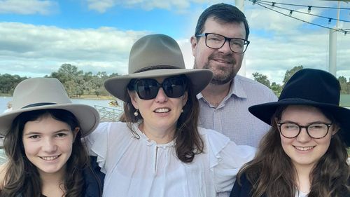 Rosina Gordon e suo marito hanno cresciuto i loro sei figli (due nella foto qui) nella regione del NSW.
