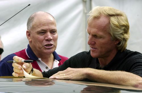 Mackenroth and Australian golfing legend Greg Norman chat in Brisbane in 2001. (AAP)