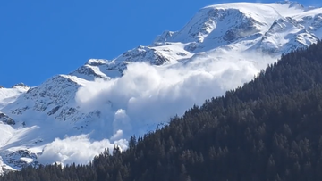 An avalanche was filmed flowing down the Dômes de Miage, which the glacier is part of. 