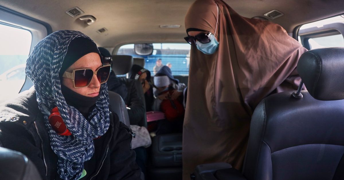 Australians with alleged IS ties leave Syrian camp for repatriation