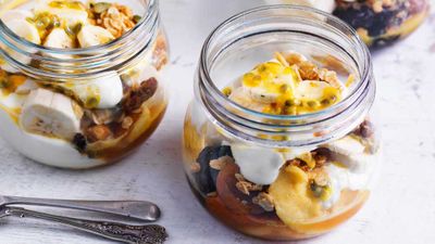Recipe: <a href="https://kitchen.nine.com.au/2017/10/31/12/10/breakfast-banana-trifle-jars" target="_top">Breakfast banana trifle jars</a>