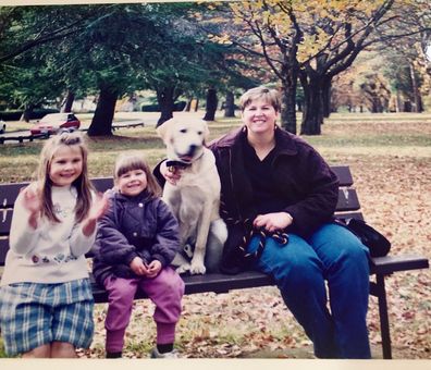 With her daughters Deanna and Victoria in 2000.