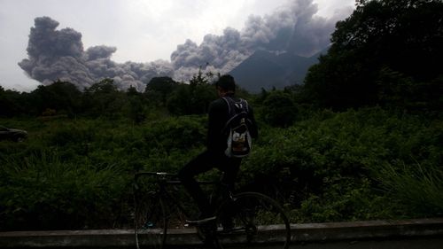 An eruption of  volcano, Volcan de Fuego, has killed at least six people in Guatemala.