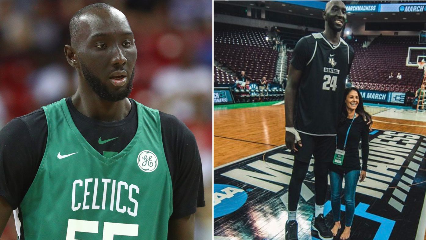 A história de Tacko Fall. O gigante que pouco joga mas é uma das atrações  da NBA