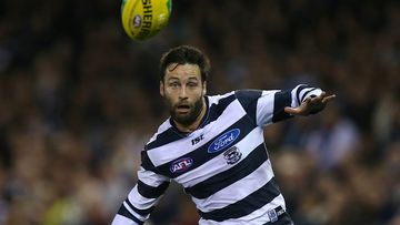 Former AFL player for Geelong Jimmy Bartel has chased down a bottle shop thief.