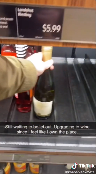 US man's hilarious video as he gets locked inside Aldi after early closing