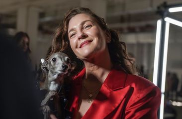 Drew Barrymore with dog influencer Tika the Iggy in 2022.