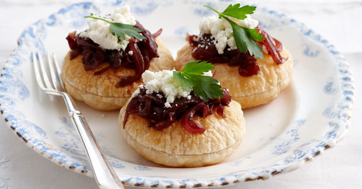 Caramelised onion and feta tarts - 9Kitchen