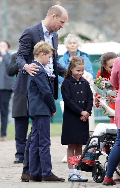 Książę William, książę Cambridge z księciem Jerzym, księciem Cambridge i księżniczką Charlotte z Cambridge podczas wizyty w zamku Cardiff, gdzie spotkają się z wykonawcami i ekipą uczestniczącą w specjalnej gali, która odbędzie się na terenie zamku 4 czerwca, 2022 w Cardiff w Walii. 