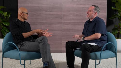 Il CEO di Microsoft Satya Nadella parla con l'esperto di tecnologia Today Trevor Long.