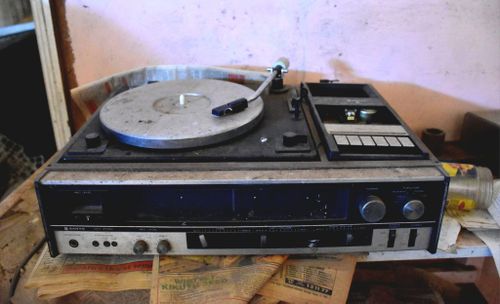 A record player found in one of the rooms.
