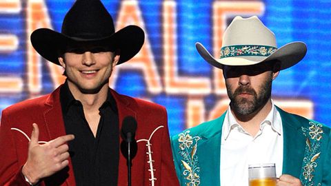 Country music stars say Ashton Kutcher was offensive at the ACM Awards