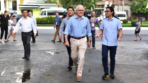 Prime Minister Malcolm Turnbull and celebrity chef Luke Nguyen in Da Nang, Vietnam (Image: AAP)