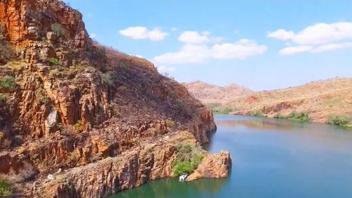 A man has vanished while swimming at Lake Kununurra.