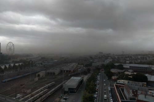 The wild winds approach Melbourne. (Weatherzone)