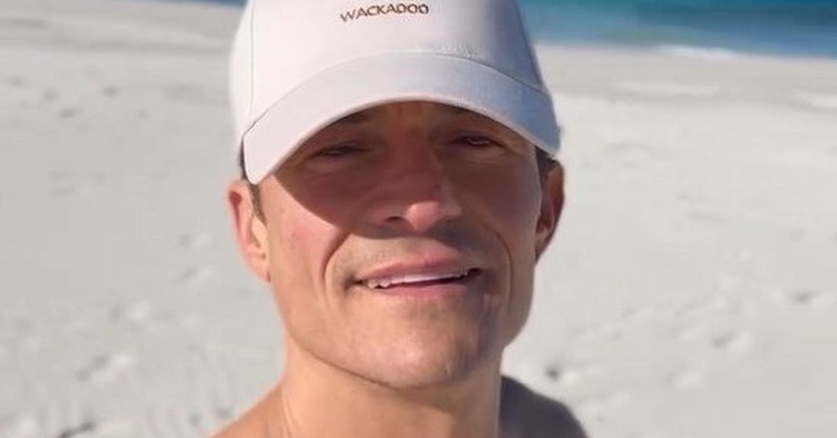 Why Orlando Bloom's Aussie beach snap has raised two big questions