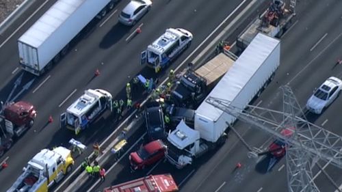 Several cars and a truck have collided on Melbourne's Western Ring Road. (9NEWS)