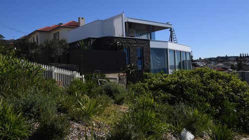 Police are seen at the home of Kings Cross club owner John Ibrahim during a police operation in Sydney, Tuesday, August 8, 2017. (AAP)