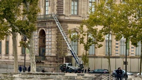Louvre museum heist