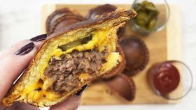 Pie maker cheese burgers