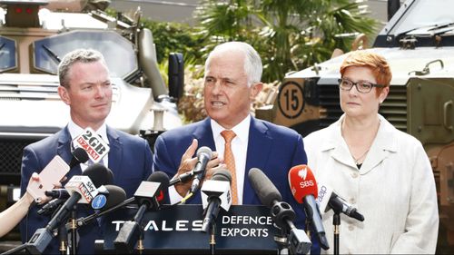 Malcolm Turnbull, flanked by Defence Industry Minister Christopher Pyne and Defence Minister Marise Payne. (AAP)