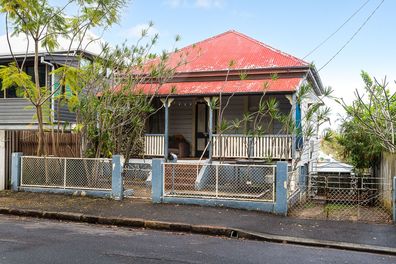 Bidders were not willing to fork out over $3.05 million on a derelict home in Brisbane's Teneriffe.