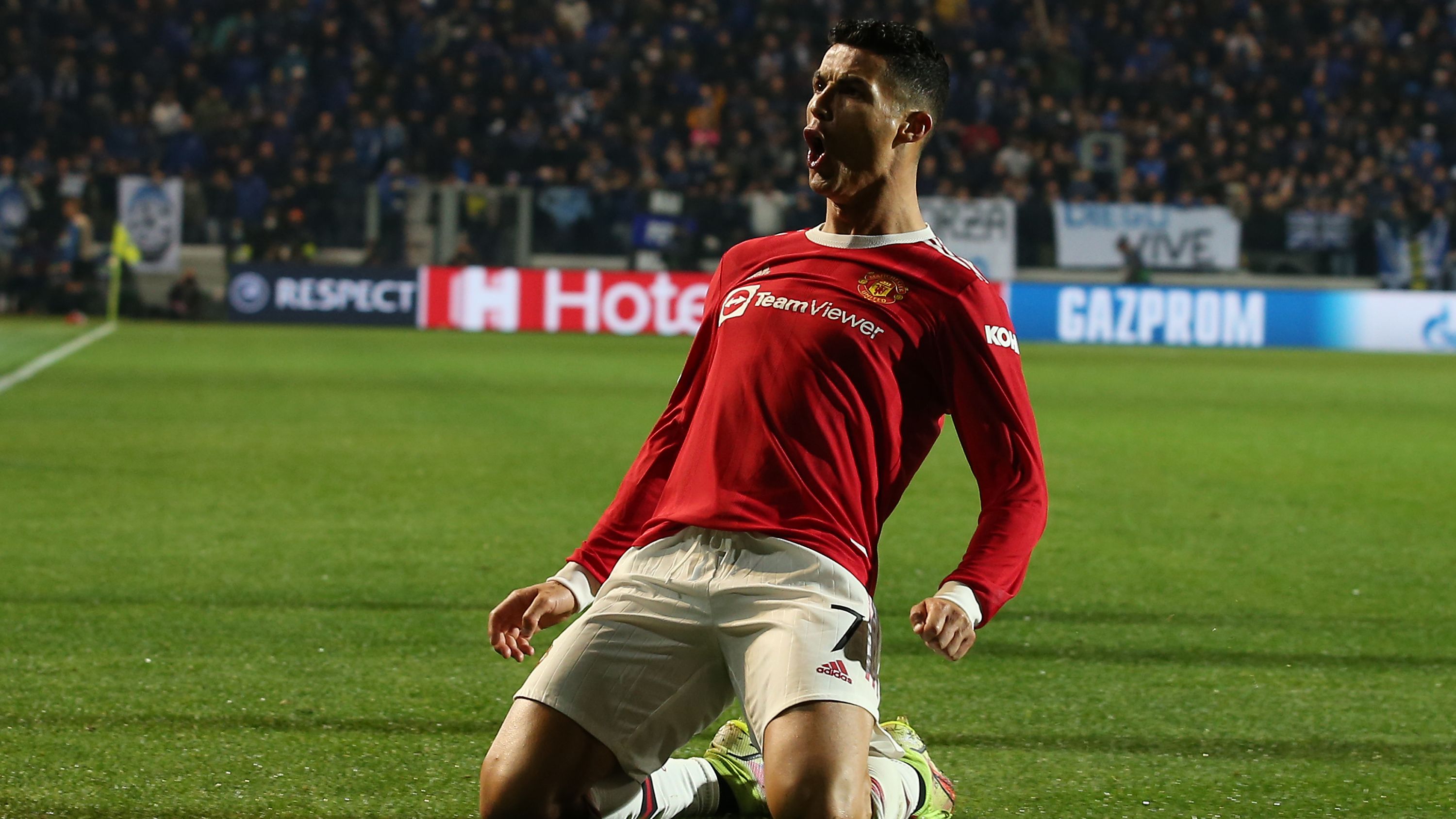 'Extraordinary' Ronaldo saves United yet again