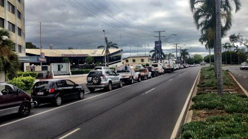 A 300m queue for petrol at Rockhampton in the aftermath of Cyclone Marcia. (9NEWS)