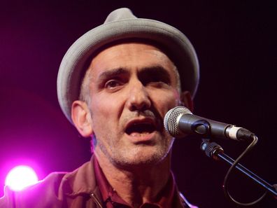 Paul Kelly, singing, on stage