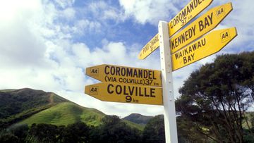 A political battle in New Zealand has erupted over a plan to roll out bilingual road signs.