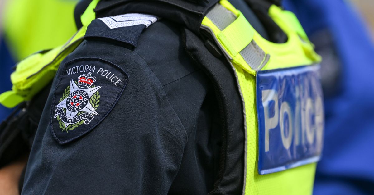 Melbourne One woman dead after group swept off rocks near Melbourne