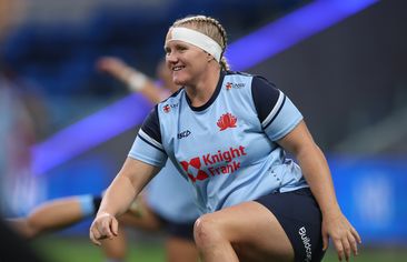 Emily Robinson of the Waratahs warms up.